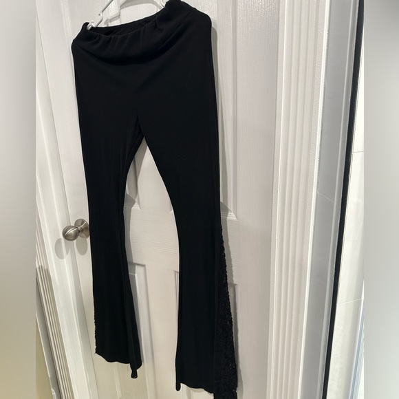 Beautiful pattern on the side - Picture 1 of 2